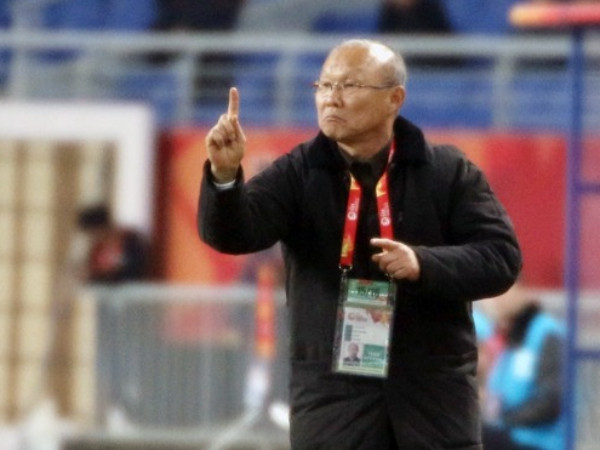 Clip xúc động: HLV "Park kỳ diệu" ôm đầu hôn các cầu thủ U23 như cha con!