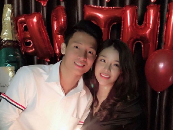 Sau nhiều lần úp mở, cuối cùng trung vệ Bùi Tiến Dũng cũng công khai hẹn hò