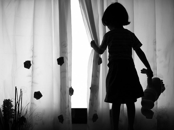 Úc: Bố mẹ hầu tòa vì bắt con ăn chay dẫn đến suy dinh dưỡng nặng