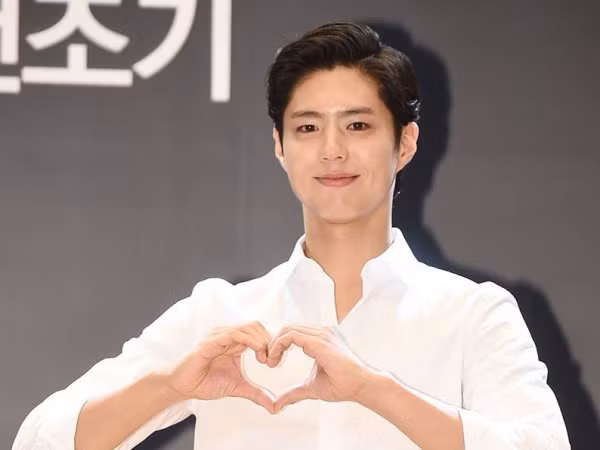 Cuối cùng thì Park Bo Gum cũng chịu nghe fan mà chia tay kiểu tóc bổ luống