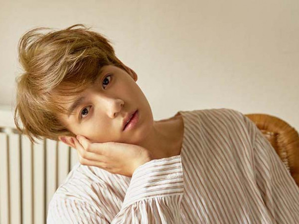 Từ khi vô danh đến lúc nổi tiếng, Jungkook chỉ thầm thương trộm nhớ cô gái này