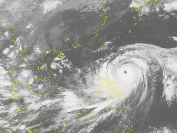 Bão "Măng Cụt" có khả năng đổi hướng, cư dân mạng nín thở chờ đợi