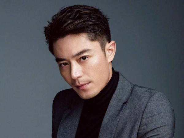 Nhìn lạnh lùng vậy thôi, chứ Hoắc Kiến Hoa là ông bố quốc dân chính hiệu