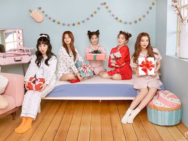 Ơn giời, Red Velvet cuối cùng cũng đã chính thức có tên fandom vào dịp kỉ niệm 1000 ngày ra mắt