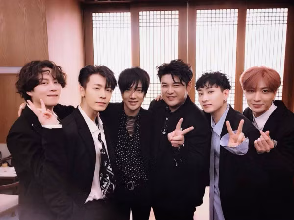 12 năm hoạt động mà “flop” được như Super Junior thì ai cũng muốn