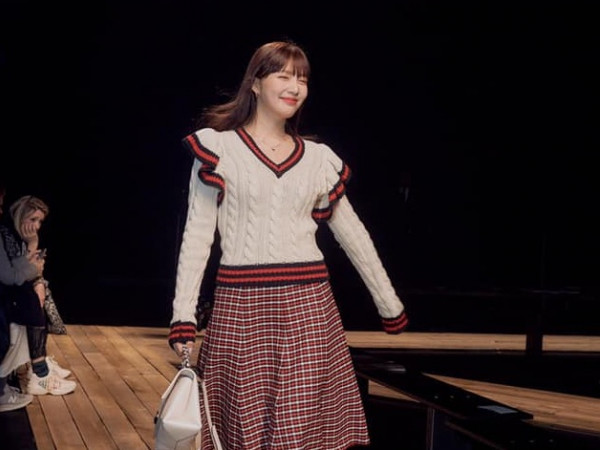 Hiếm hoi lắm mới dự tuần lễ thời trang mà Joy (Red Velvet) mặc đơn giản quá mức