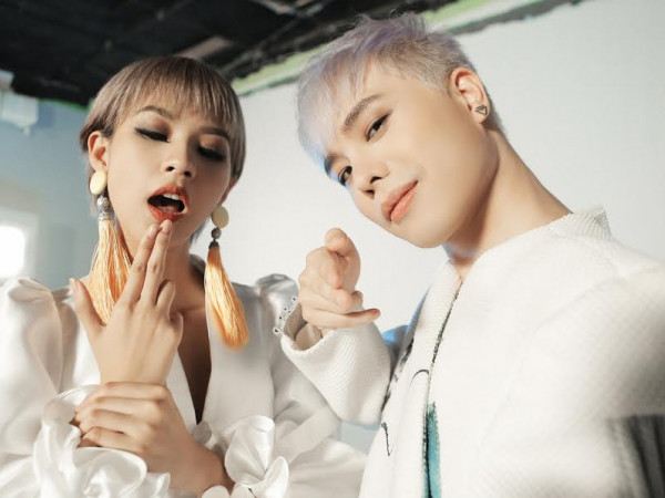 Trịnh Thăng Bình bất ngờ "nổi loạn" với mái tóc trắng, chụp ảnh thân mật bên cạnh Phí Phương Anh