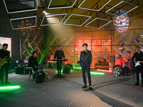Jack tái xuất với MV mới, lột xác chóng mặt từ hình ảnh đến âm nhạc 