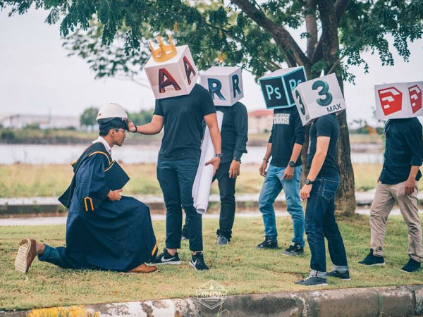 "Chết cười" với bộ kỉ yếu "Làm gì sau Đại học?" của sinh viên ĐH Kiến trúc Norton (Thái Lan)
