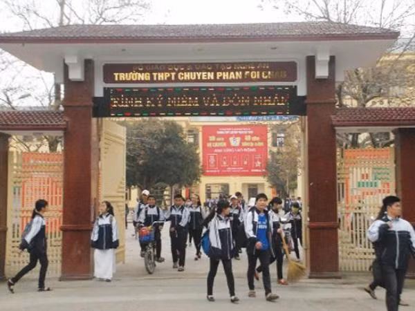 Nghệ An: Teen THPT chuyên Phan Bội Châu "đại náo" đội tuyển tham gia Olympic