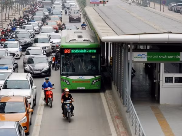Hà Nội bất ngờ đề xuất cho xe đi vào làn BRT