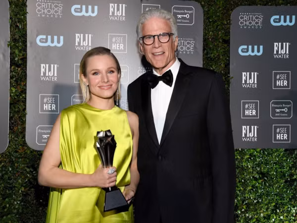 Kristen Bell diện thiết kế của NTK Công Trí nhận giải thưởng danh giá trong sự nghiệp 