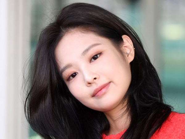 Jennie gây bão với kiểu tóc mới trẻ trung và đẹp như đang quảng cáo dầu gội