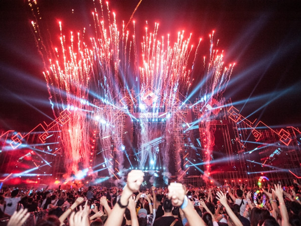 Gần 20.000 khán giả Hà Nội vỡ òa trong âm nhạc đầy cảm xúc của Above&Beyond