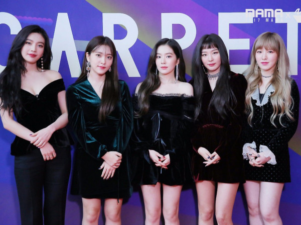 Sau tất cả, đã có dấu hiệu cho thấy Red Velvet sắp có lightstick chính thức 