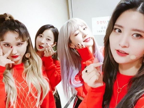 Đâu chỉ có màn đổi mic “thần sầu”, EXID nhảy phiên bản đổi vai cũng “cười ra nước mắt”