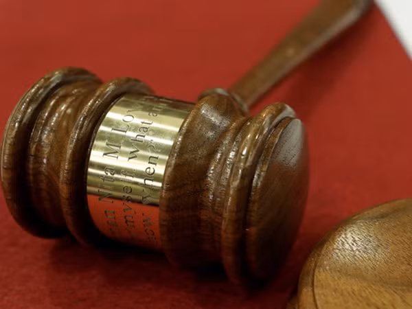 Hình phạt cực kỳ lạ lùng của Quan tòa dành cho những bạn teen phạm tội phá hoại