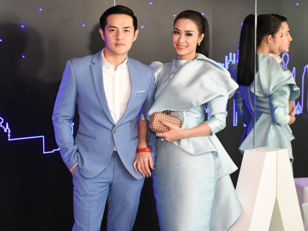 Vừa trở về từ Nhật, Đông Nhi tình tứ cùng Ông Cao Thắng sang Malaysia dự sự kiện