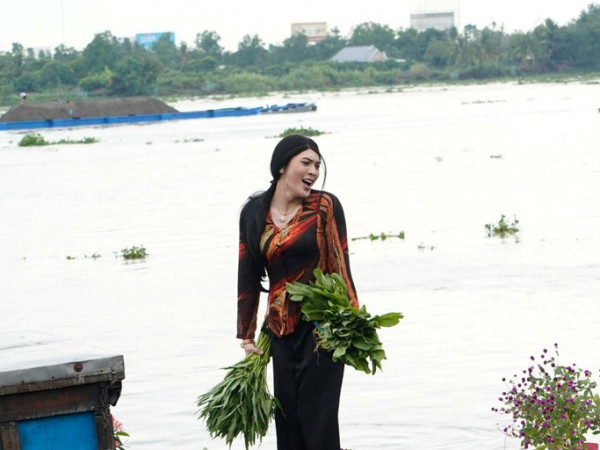 Đâu chỉ có “Ghe Bẹo Ghẹo Ai”, Võ Đăng Khoa còn "gây bão" với MV “Mến Gái Miền Tây” đây này