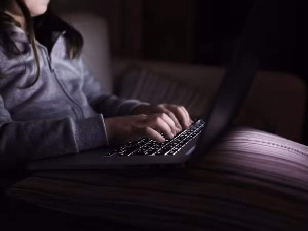 Trào lưu mạng xã hội - chẳng nút like nào đáng giá bằng sinh mạng của bạn!