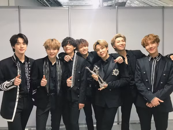 Không chỉ thắng Daesang, BTS còn lập kỷ lục vô tiền khoáng hậu tại "34th Golden Disc Awards"