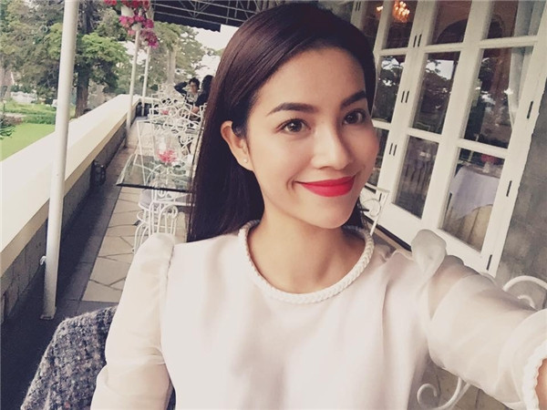 Ba kiểu gương mặt thích đến mấy cũng nên tránh xa son đỏ