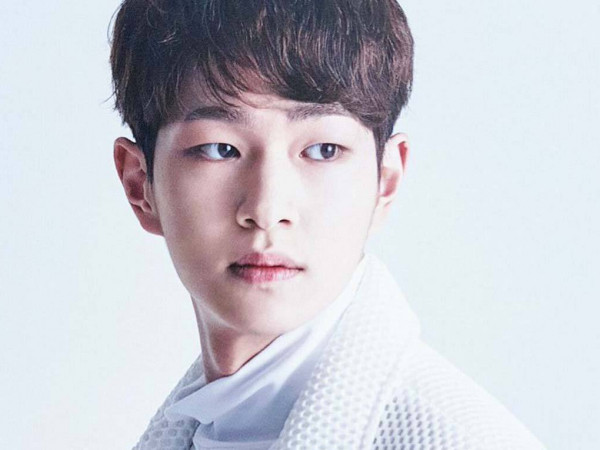 Onew (SHINee) viết thư tay xin lỗi sau những sự việc đáng tiếc vừa qua