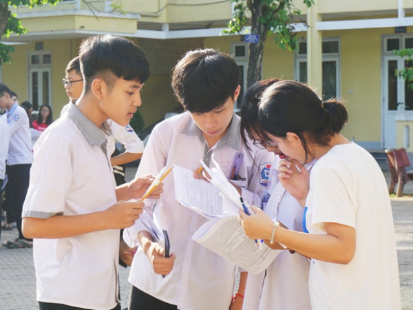 Thi THPT Quốc gia: Thí sinh không được xét tốt nghiệp nếu không dự đủ bài thi tổ hợp