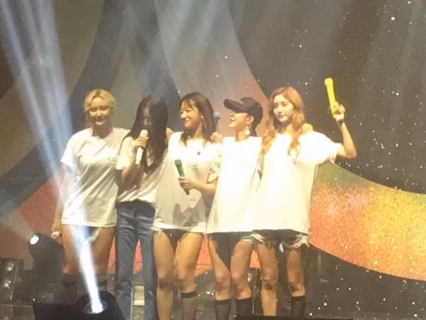 Xúc động khoảnh khắc trưởng nhóm Solji hội ngộ EXID sau 8 tháng chữa bệnh 