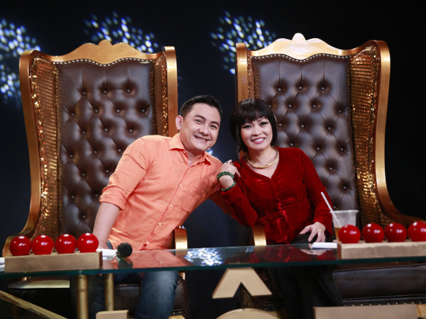 Phương Thanh xúc động khi được nghe những nghệ sĩ lô tô kể về chuyện mưu sinh