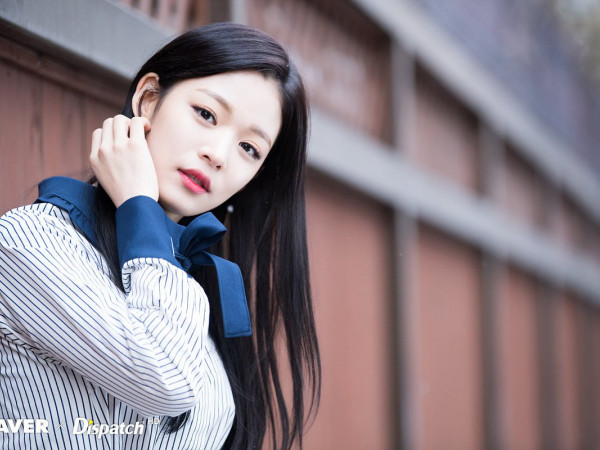 Hết rơi váy giữa sân khấu, Lee Chae Young (fromis_9) lại mất điểm vì xô đẩy đồng đội