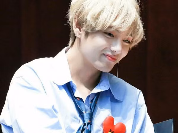 V (BTS) lại mất đi người thân, fan dặn nhau không sử dụng hashtag trên mạng xã hội