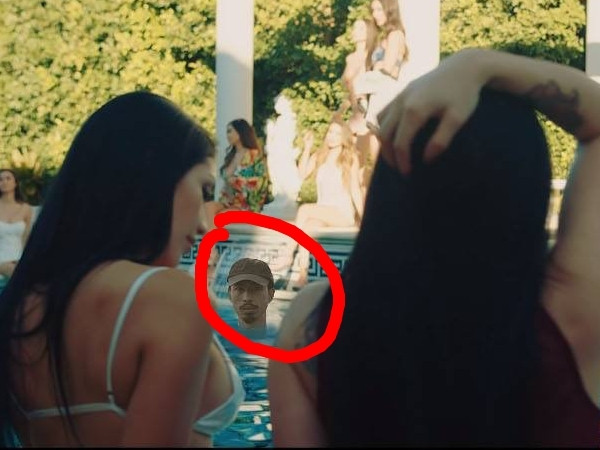 Nhờ cư dân mạng mà Đen Vâu cũng góp mặt trong MV "Hãy Trao Cho Anh" của Sơn Tùng