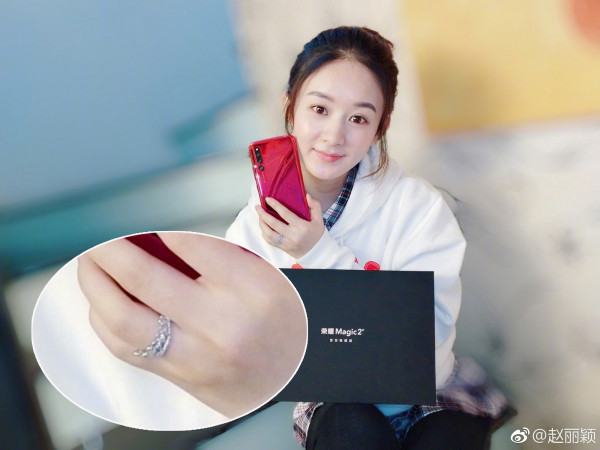 Triệu Lệ Dĩnh bị cho là lộ giấy khám thai, hé lộ ý nghĩa đặc biệt của nhẫn đính hôn