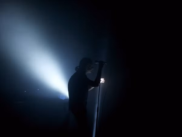 Khai mở thính giác với concept âm nhạc độc đáo mang tên “Music In The Dark”
