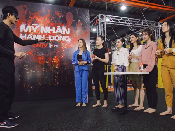 Trương Quỳnh Anh bật cười lớn khi gặp lại Tim tại “Mỹ nhân hành động”