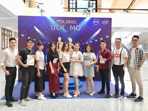 Người trẻ Việt: Chọn thanh xuân rực rỡ hay sống đời lặng im?