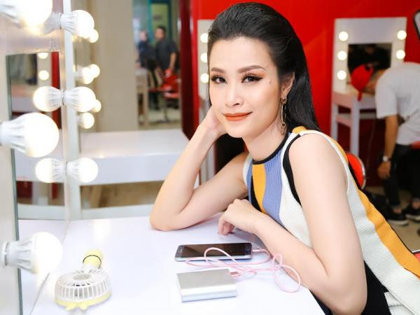 “Bộ tứ quyền lực” The Voice thay đổi phong cách 180 độ trong vòng Đối Đầu