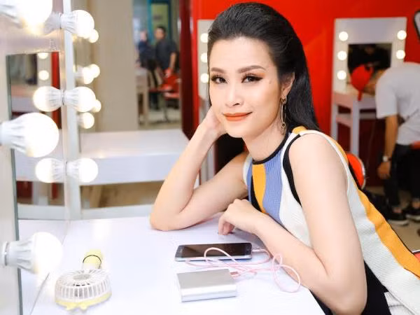“Bộ tứ quyền lực” The Voice thay đổi phong cách 180 độ trong vòng Đối Đầu