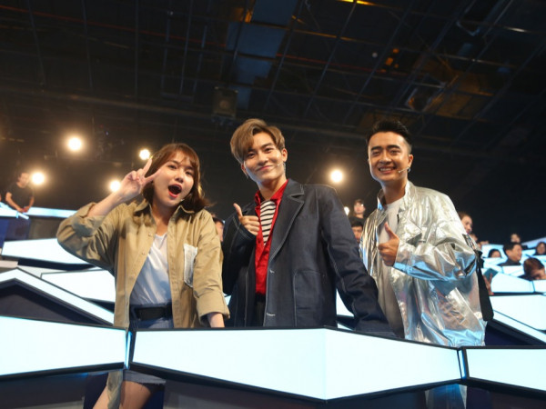 Bị Sam làm khó, Emma Nhất Khanh trổ tài hát "Em gái mưa" bằng tiếng Thái 