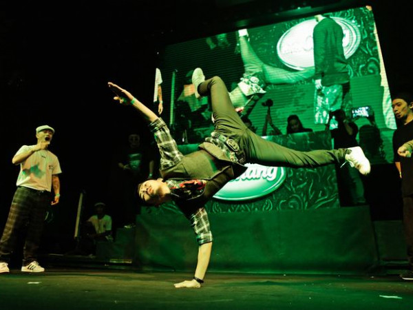 Hàng ngàn bạn trẻ hào hứng với lễ hội nghệ thuật trình diễn võ Muya Thái