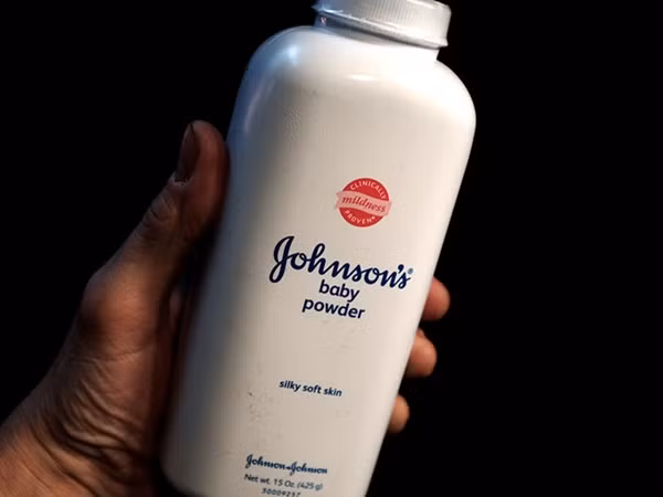 Johnson & Johnson giấu thông tin phấn rôm chứa chất gây ung thư?