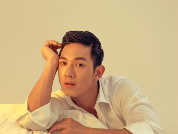 Không còn màu sắc u buồn, Song Luân đầy tươi trẻ trong sản phẩm kết hợp cùng Đỗ Hiếu
