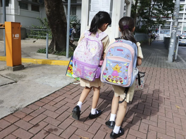 Học sinh lớp 1 Trung Quốc phải viết báo cáo khoa học 12 trang