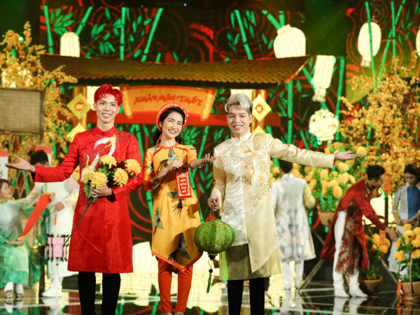 Đạt danh hiệu Á Quân, gia đình “Hoa dâm bụt” Hòa Minzy, Erik, Đức Phúc lại rủ nhau hát Bolero