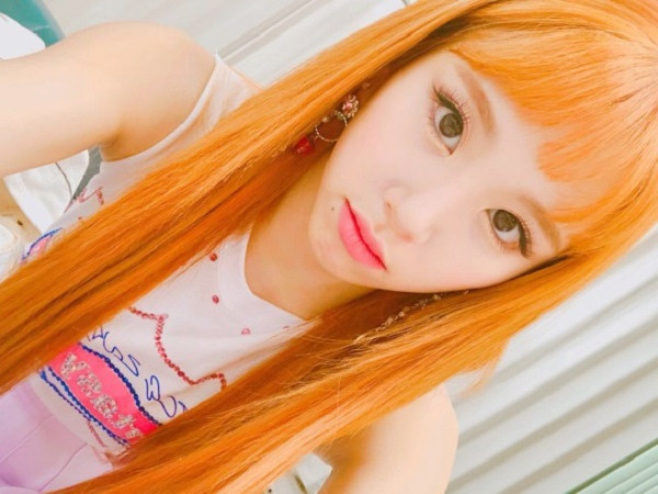 Chỉ vì màu tóc mới, Chaeyoung (TWICE) bị fan quá khích của Lisa (BLACKPINK) chỉ trích