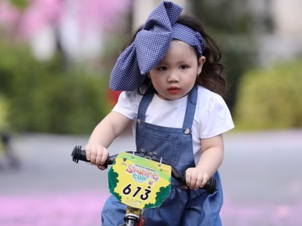 Con gái Xuân Lan xuất hiện tại show diễn thời trang trong vai trò vedette.