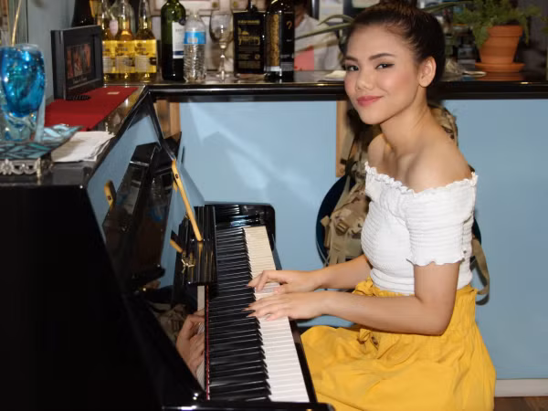 Minh Như tập hát 2 tiếng mỗi ngày, chuẩn bị cho vòng tiếp theo của "American Idol 2019"