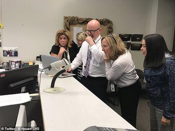 Mỹ: Thầy giáo lập "từ điển" ngôn ngữ tuổi teen để thu hẹp khoảng cách với học trò