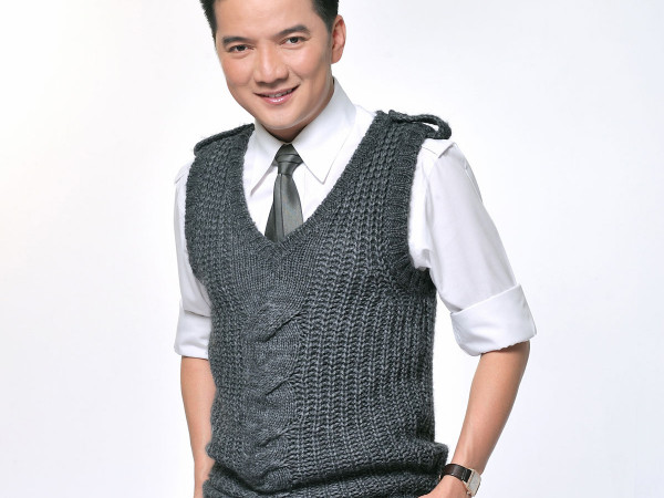 Đàm Vĩnh Hưng "hóa" bác sĩ, lần đầu diễn hài cùng Trấn Thành